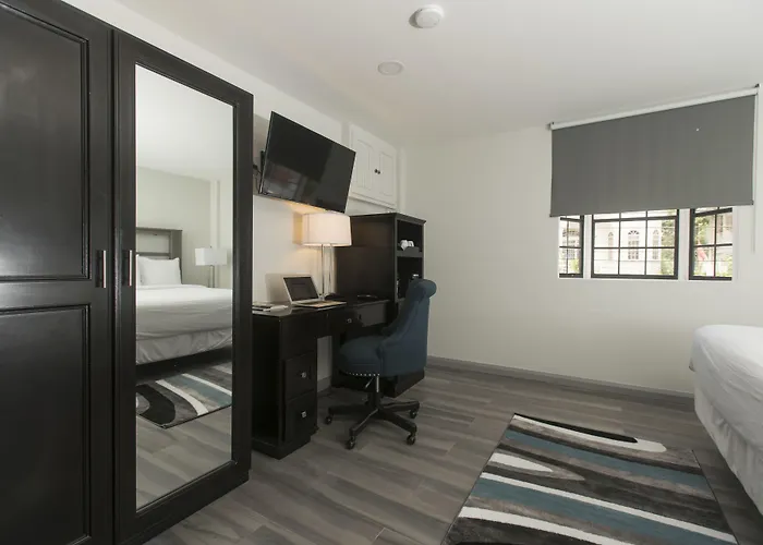 King'S Hotel & Residences